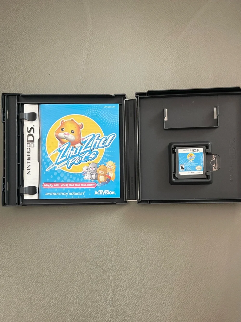 Activision ZhuZhu Pets Nintendo DS Game in Original Case